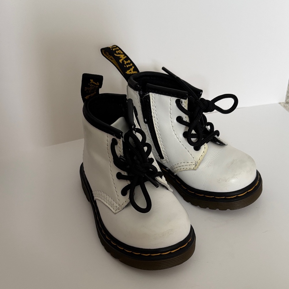 Dr. Martens Unisex-Child 1460 (Toddler), White